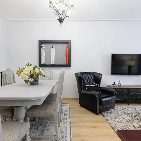 Lumiere, Spacious 3bd, Center *